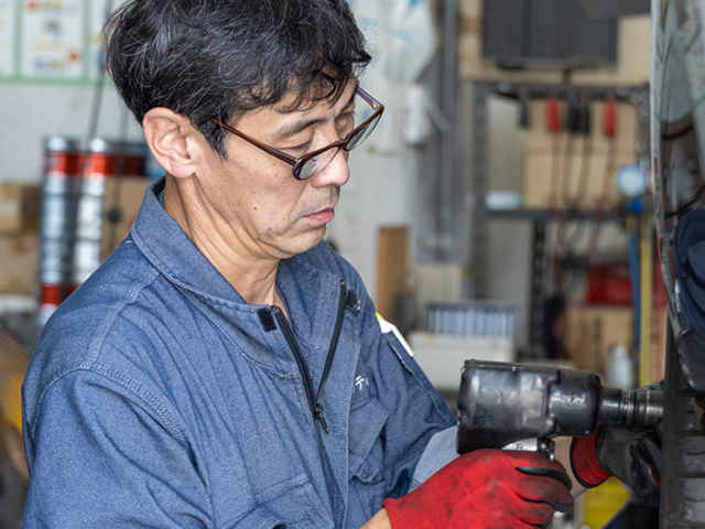 自動車修理の熟練工