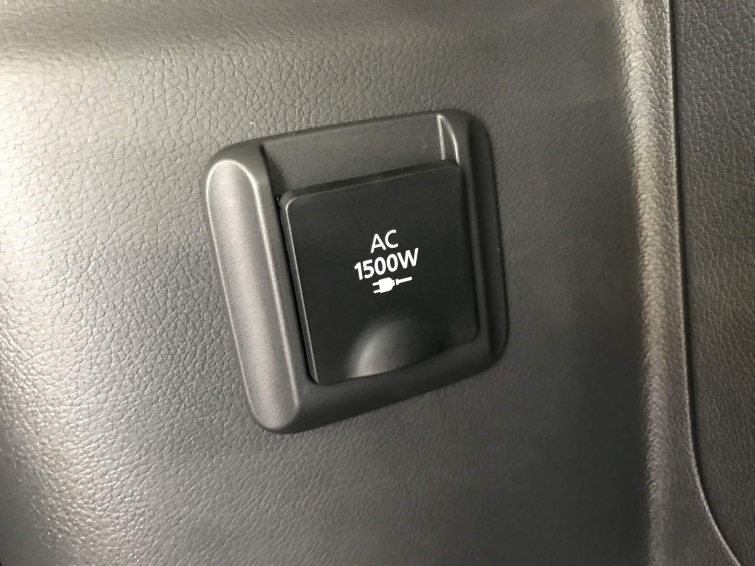 くるまに付いているコンセント 墨田三菱自動車販売 くるまに付いているコンセント 墨田三菱自動車販売