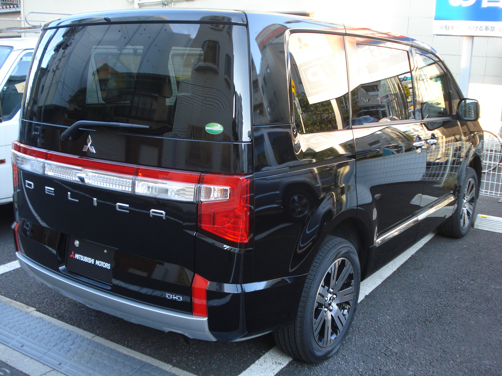 展示車アップ 登録済未使用車 デリカd5 Pグレード ブラックマイカ ８人乗り 生産制限中 純正ナビ 純正etc フロアマット付 墨田三菱自動車販売