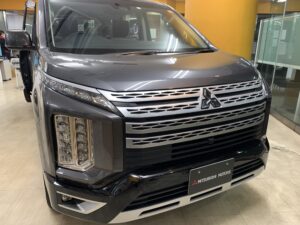マットブラック】デリカD5は艶なしでかっこよく。【グリルチェンジ